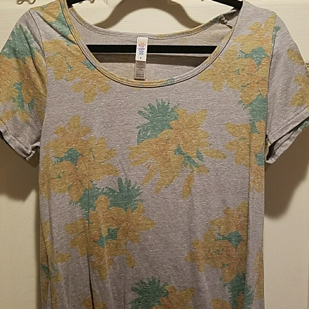Lularoe classic tee